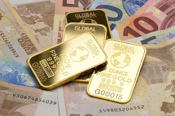 Investing for Beginners: Turning Small Changes into Big Gains